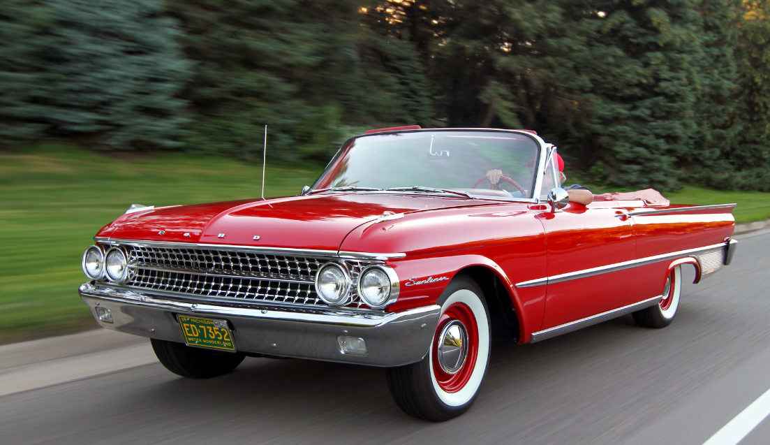 Ford Galaxie Sunliner.